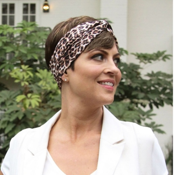 3/$25 Leopard Twist Headwrap - Picture 2 of 2